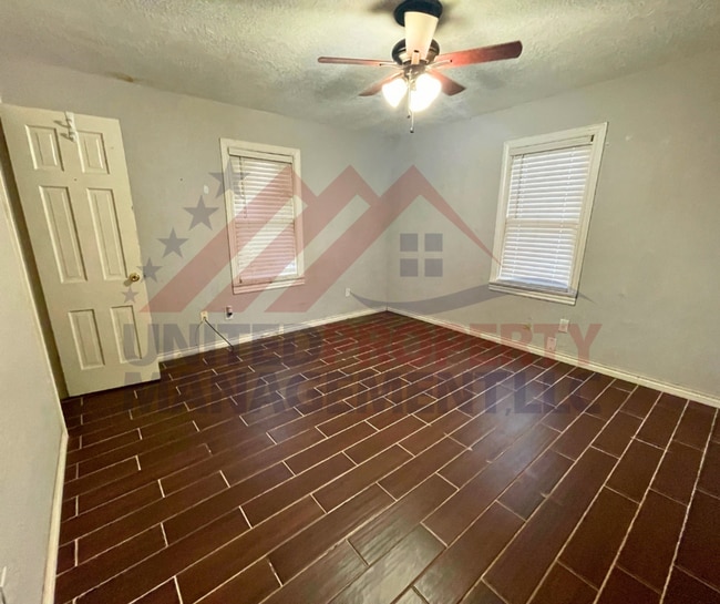 Building Photo - Cozy 2-Bedroom Home Near Shopping & Schools