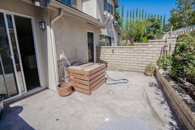 Building Photo - 2-Bedroom Townhome in Valencia's Cheyenne ...