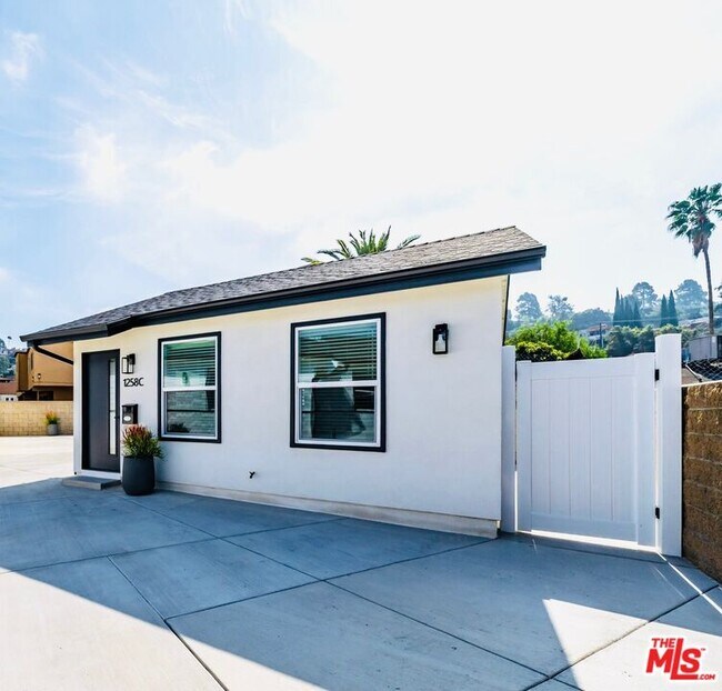 Building Photo - 1258 Mariposa St