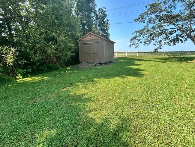 Building Photo - 100 W Heron Ct