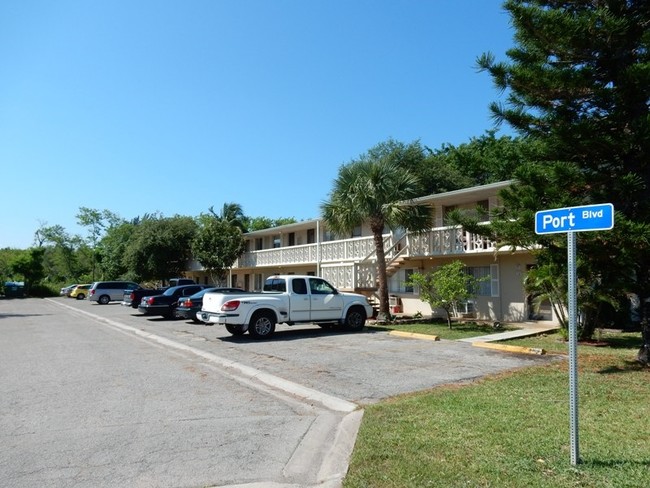 Primary Photo - 7000 Port Blvd