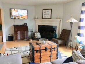 Building Photo - 3BD/2.5BA - Townhome in Mount Pleasant - A...