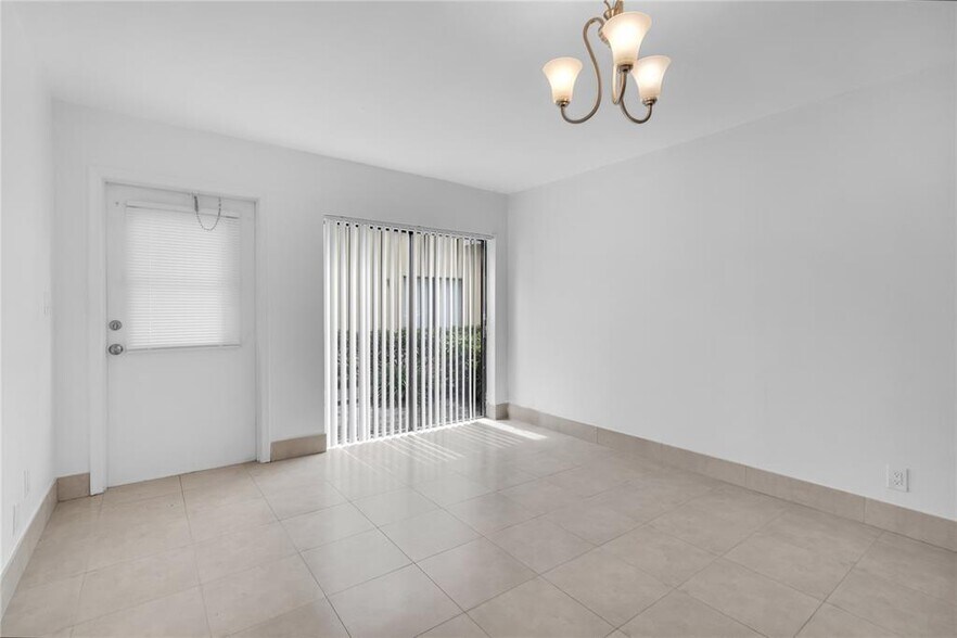 Building Photo - 11398 Royal Palm Blvd