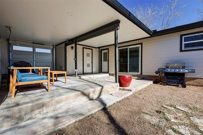 Building Photo - 2919 Pecan Springs Rd