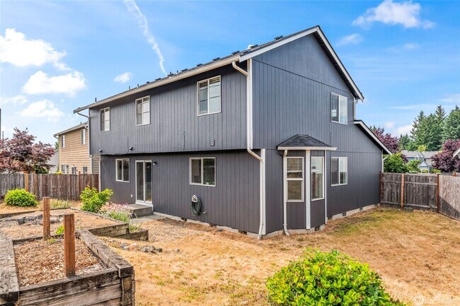 Building Photo - Amazing 4 br 2.5 bedroom 2000 sqft home!