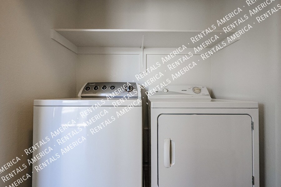 Building Photo - 1255 S Rialto