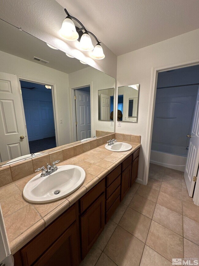 Building Photo - 3843 Dominus Dr