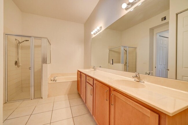 Building Photo - 10560 SW Stephanie Way