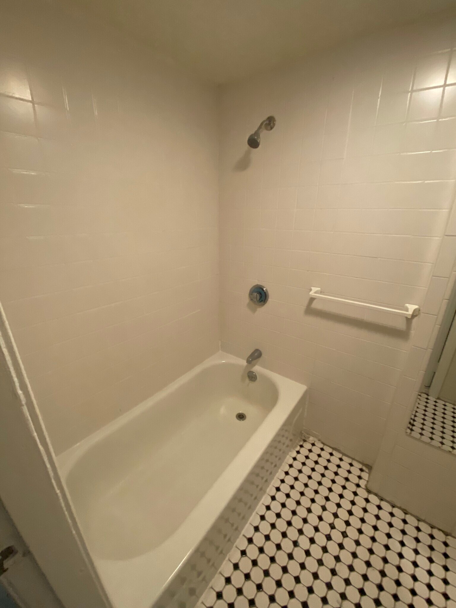 Building Photo - 56 Mozart St