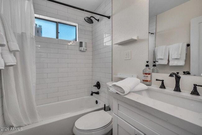 Building Photo - 1207 W 15th St