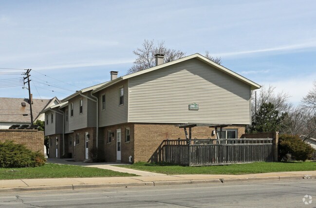 Building Photo - 2006-2028 W Vliet St