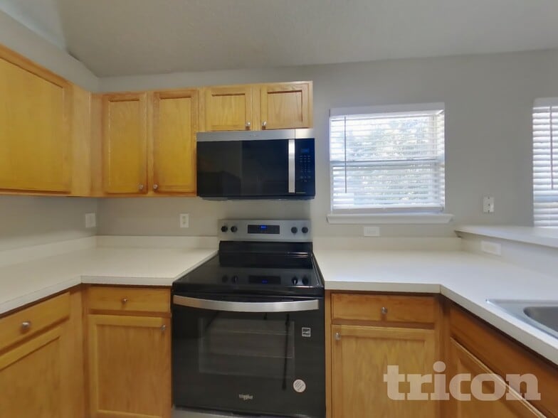 Building Photo - 12048 Coachman Lakes Way
