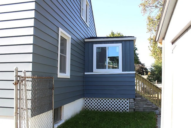 Building Photo - 35 Clark St