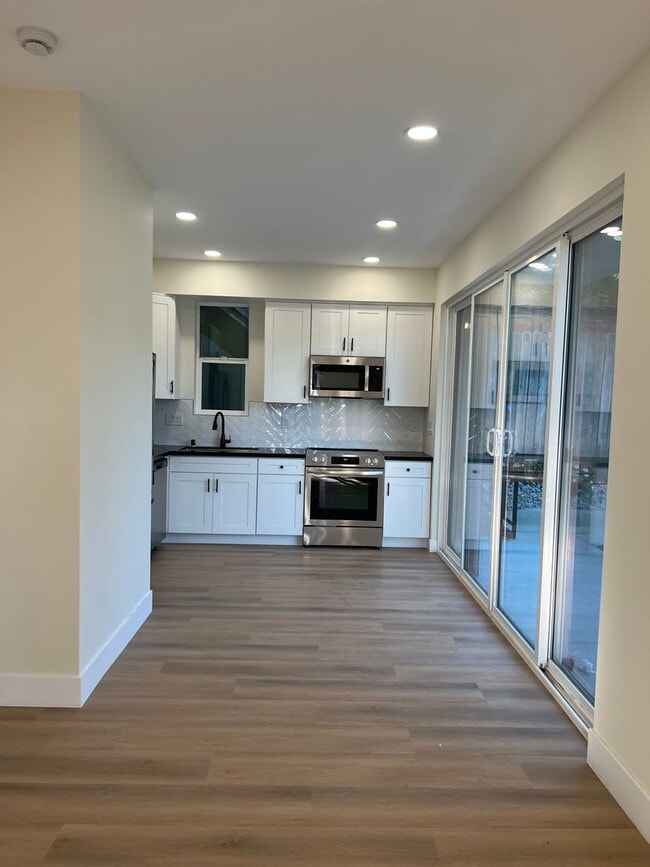 Building Photo - Stunning newly built, modern 1 bedroom, 1 bath unit