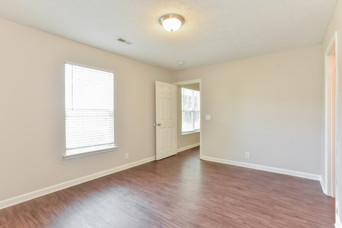 Building Photo - 956 Tom Hailey Blvd