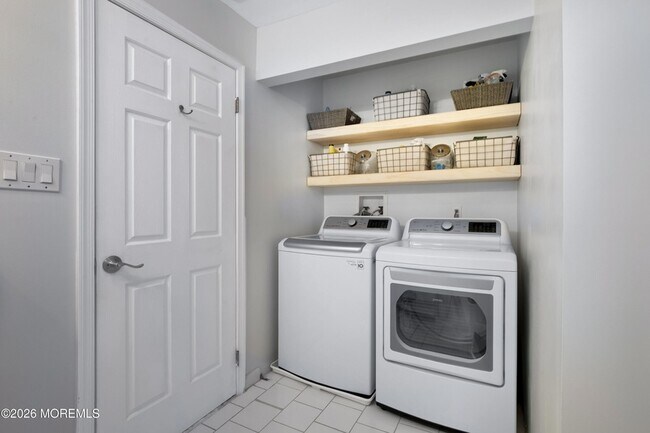 Building Photo - 393 E Virginia Ave