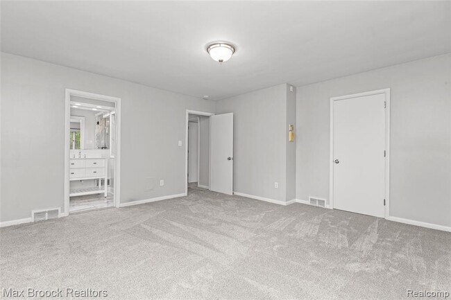 Building Photo - 3988 Lakeland Ln