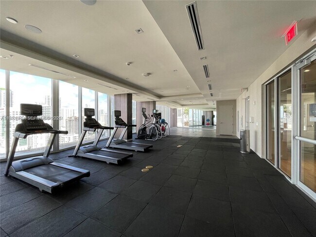 Building Photo - 1010 SW 2nd Ave