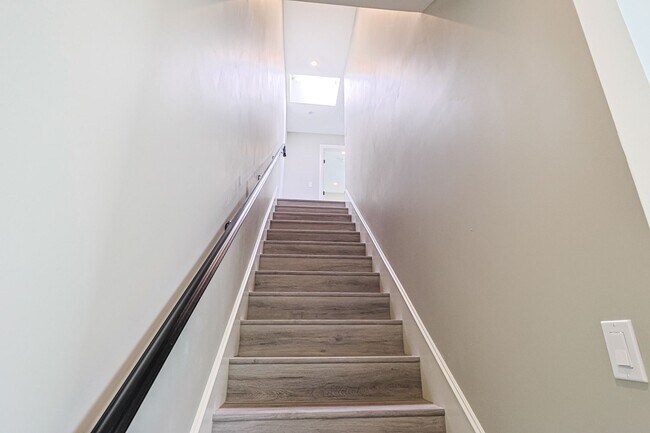 Building Photo - Newly built 4 bed/4 bath townhome in a 6-u...