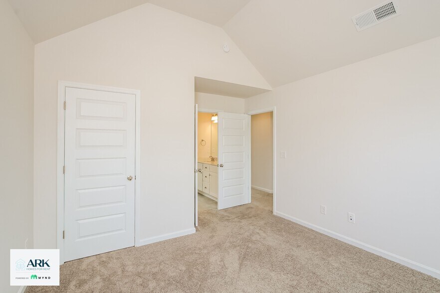 Building Photo - 6059 Bakerville Ln