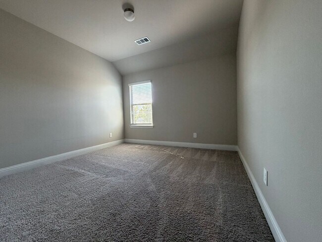 Building Photo - 624 Hutchinson Ln