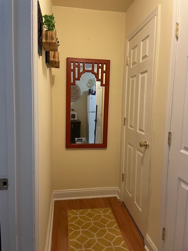 Building Photo - Charming 2 BR/1 BA Apartment in Congress Heights!