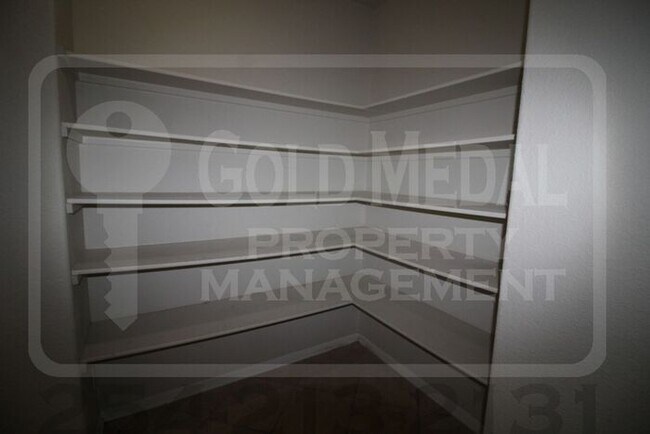 Building Photo - 2908 Tucson Dr