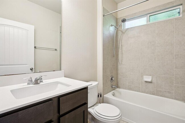 Building Photo - 174 Friendship Oak Dr