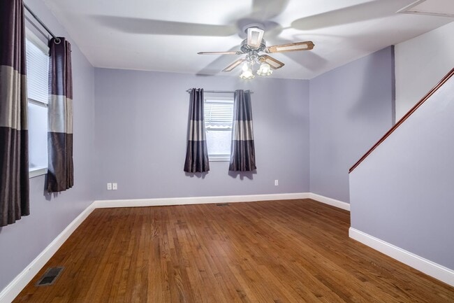 Building Photo - Three Bedroom South Philadelphia Home