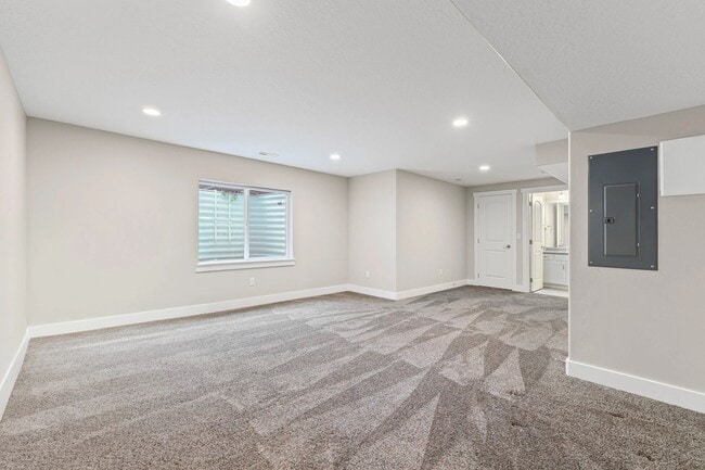 Building Photo - Upgraded 4-Bed Townhome with Finished Base...