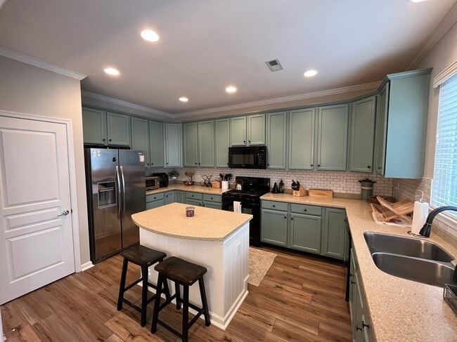 Building Photo - 612 Ellison Dr