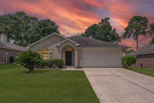 Primary Photo - Cozy and quiet 4 bed 2 bath