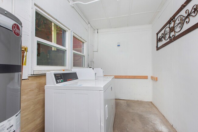 Building Photo - Classic California MODERNIZED- renovated 2...