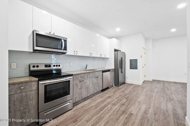 Building Photo - 19 W River St