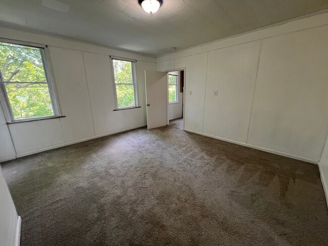 Building Photo - Pittsburgh - 3 Bedroom 1.5 Bathroom - For ...