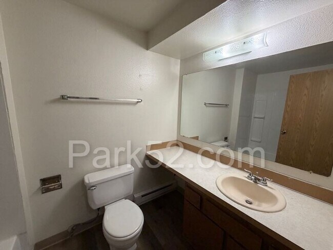 Building Photo - 5025 S Orchard #B