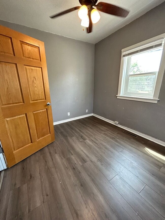 Building Photo - 1701 Onalaska Ave