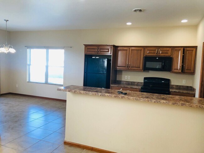 Building Photo - 21 &amp; 23 Hanfield Court