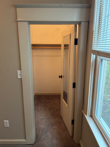 Building Photo - 3642 SE 27th Ave