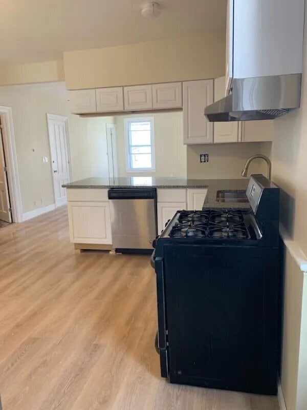Building Photo - "Charming 3-Bed Oasis at 57 1/2 Saratoga Ave – Spacious 1250 Sq Ft in Waterford, NY!"
