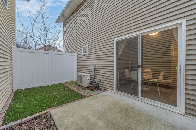 Building Photo - 3324 E Garrin Ct