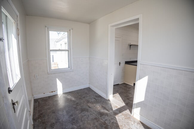 Building Photo - 5410 Simpson St