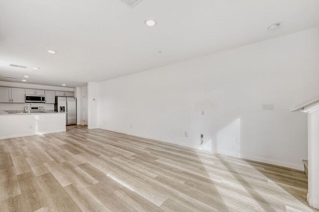 Building Photo - Stylish 3-Bed Modern Home Near St. Rose Pkwy + WiFi Included