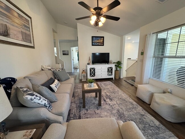 Building Photo - 12 Old S Ct