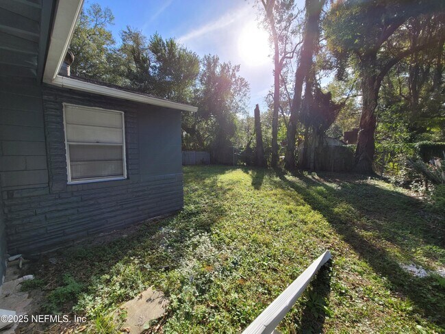 Building Photo - 9142 4th Ave