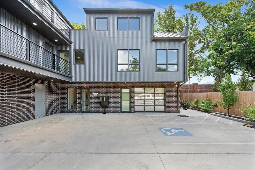 Building Photo - 810 E 800 S