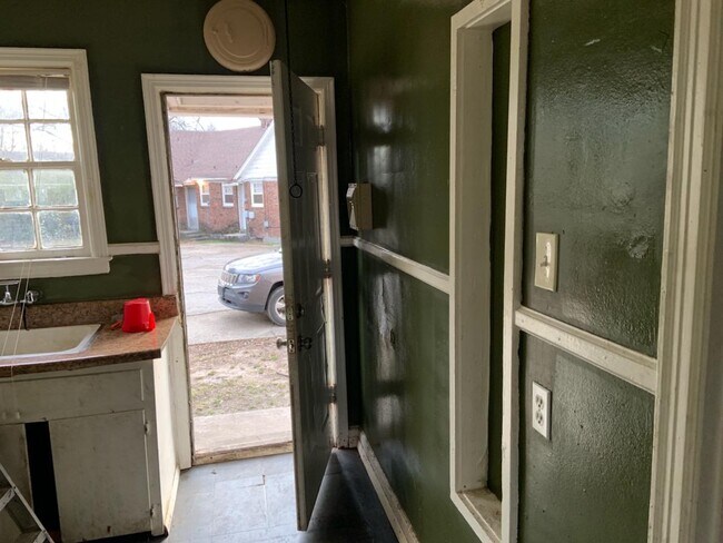 Building Photo - 1148 S Barksdale St