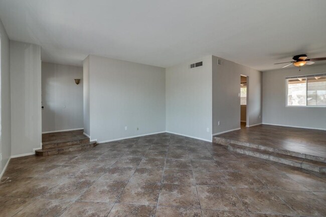 Building Photo - 137 E Riviera Dr