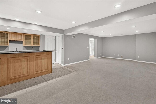 Building Photo - 6455 Saddlebrook Ln