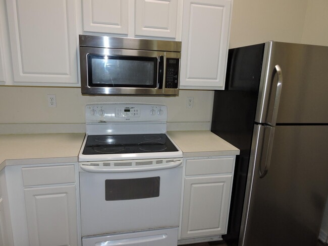 Building Photo - 178 Cabana Way